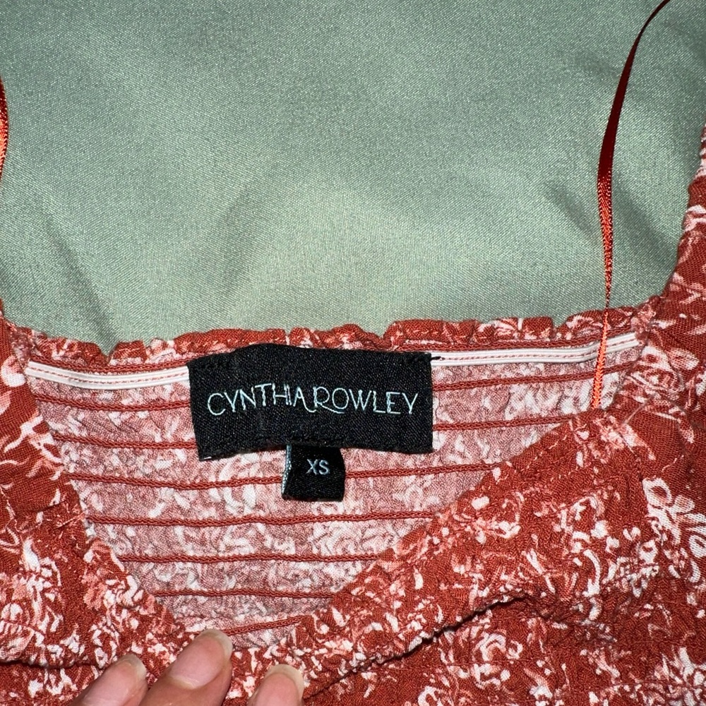 Red blouse - Picture 2 of 5